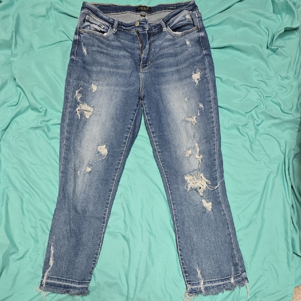 Judy Blue Distressed Ankle Jeans in Blue